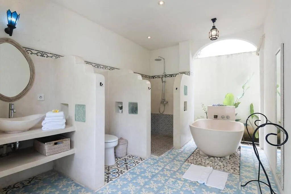 Tyche Villa - Luxury Villa In Seminyak Near Beach